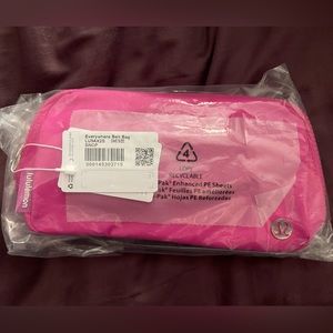 NWT Lululemon Sonic Pink belt bag